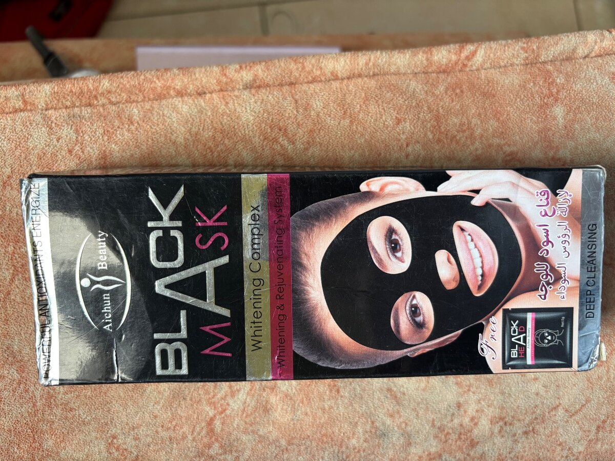 Masque noir de visage