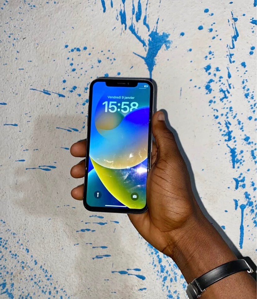 iPhone X avec écran fissuré