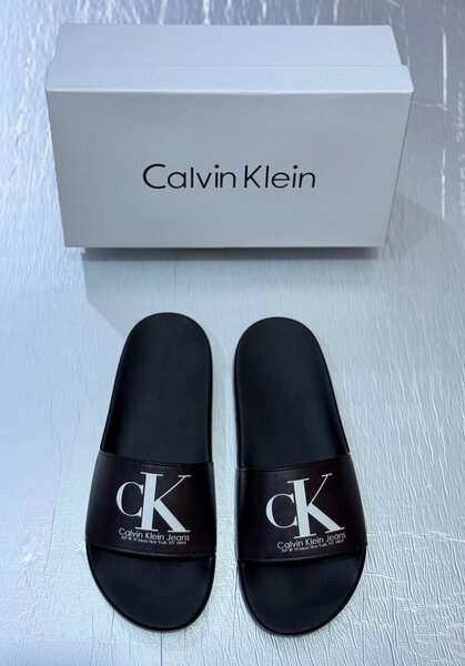 Tongs élégantes Calvin Klein