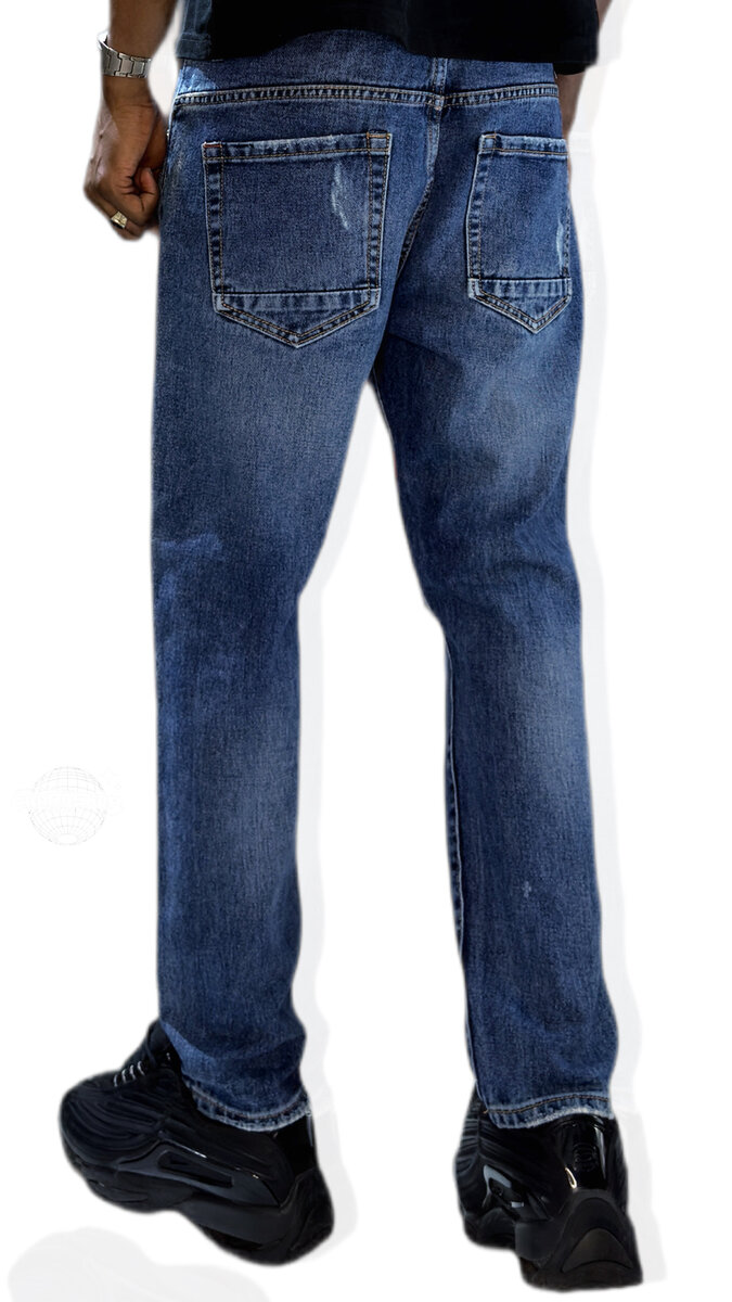 Jeans déchirés modernes