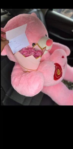 Ours en peluche avec roses