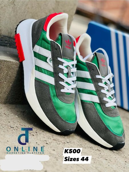 Adidas sneakers 44