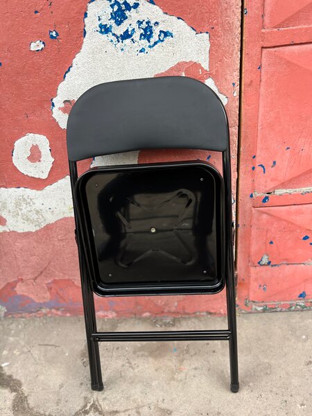 Chaise pliante noire pratique