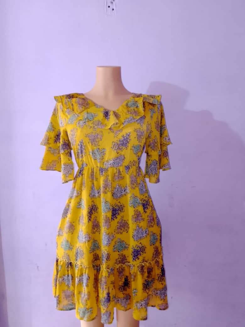 Robe féminine fleurie élégante