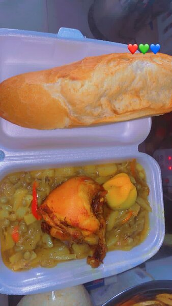 Frite et petit pois poulet