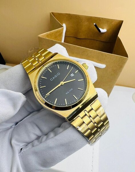 Montre Dorée Casio Élégante