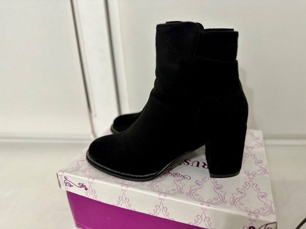 Классические ботинки на каблуке