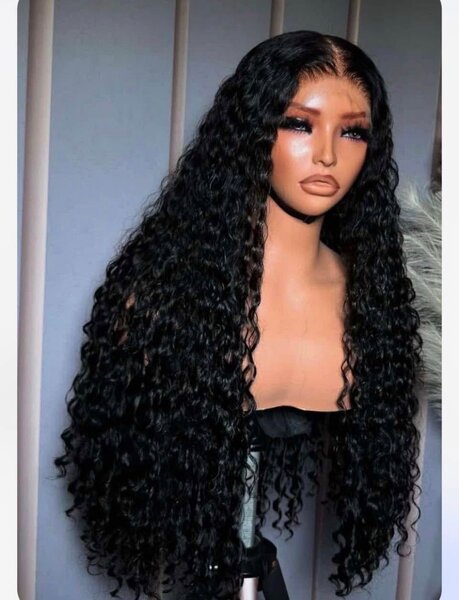 Perruque longue bouclée