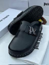 Sabots en cuir noir élégants