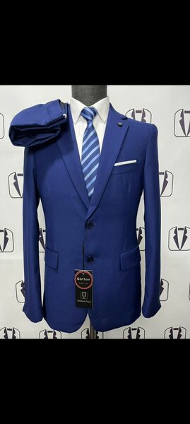 Costume élégant bleu homme