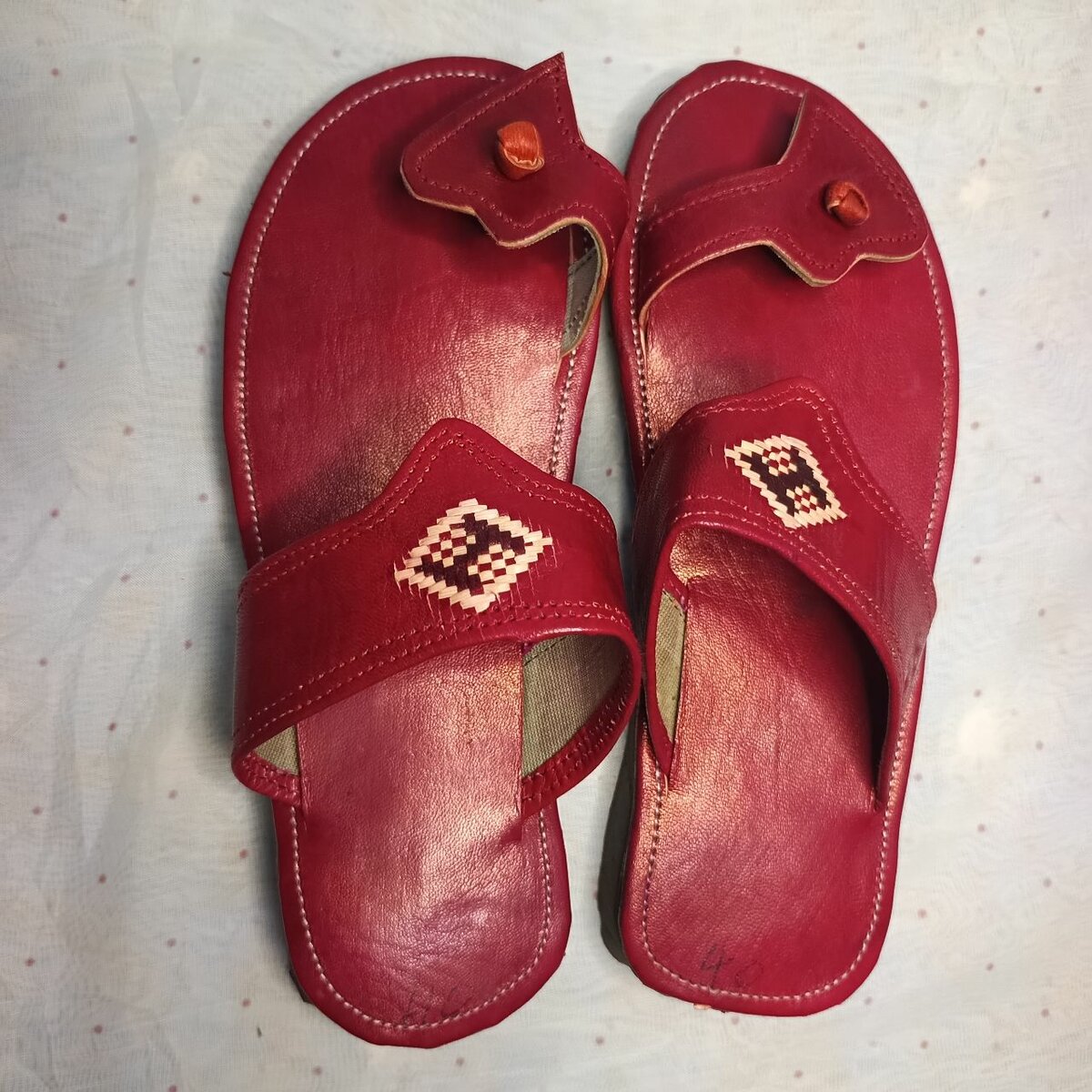 Sandales en cuir rouges élégantes