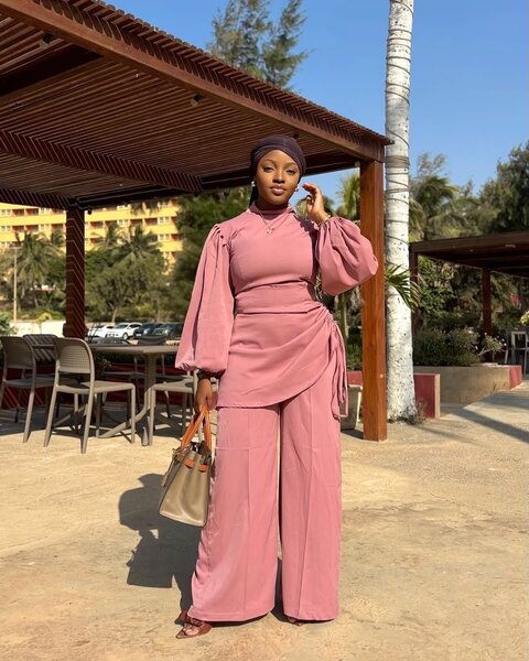 Ensemble pantalon rose élégant