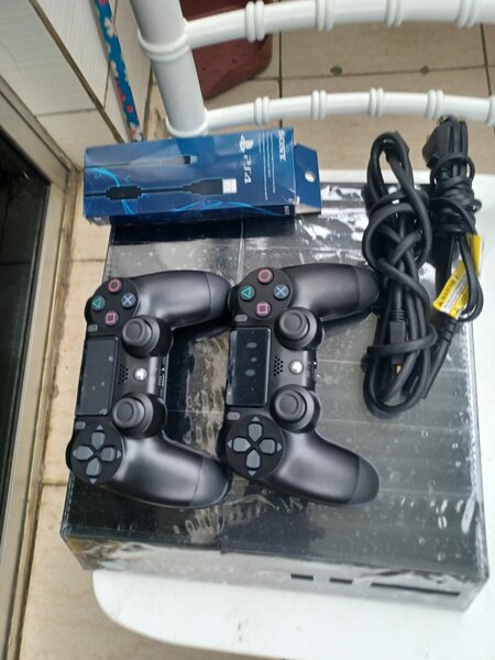 Ps4 craque avec +2manettes