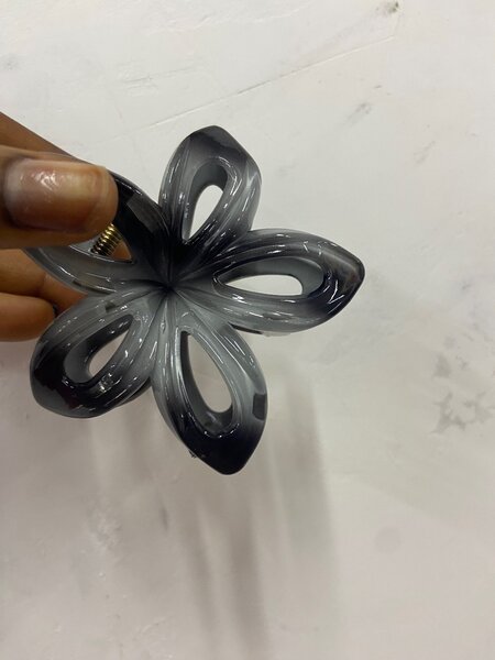 Flower hair claw
