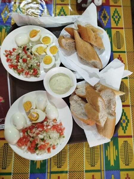 Pains , œufs, crudités