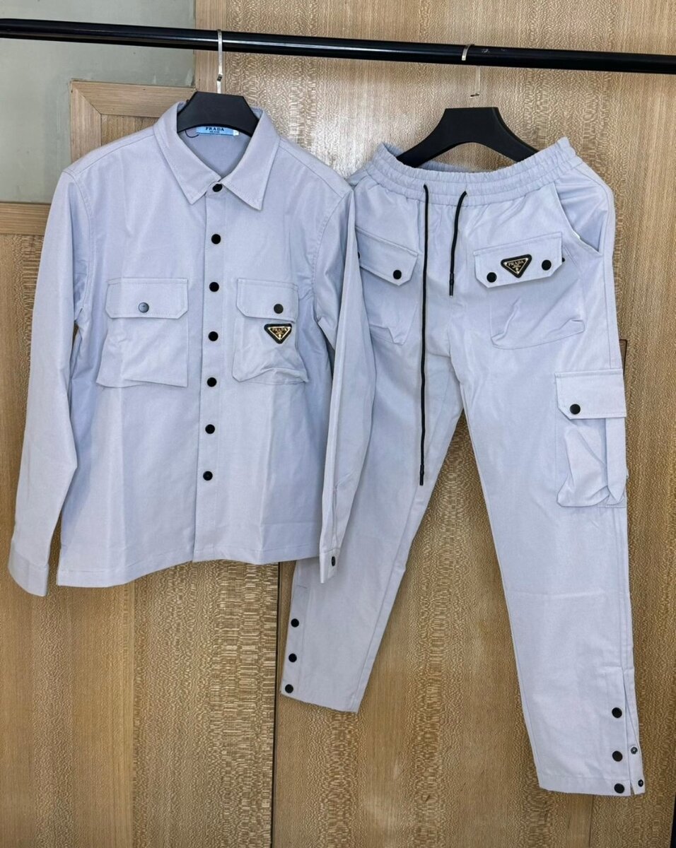 Complet survêtement de la marque prada