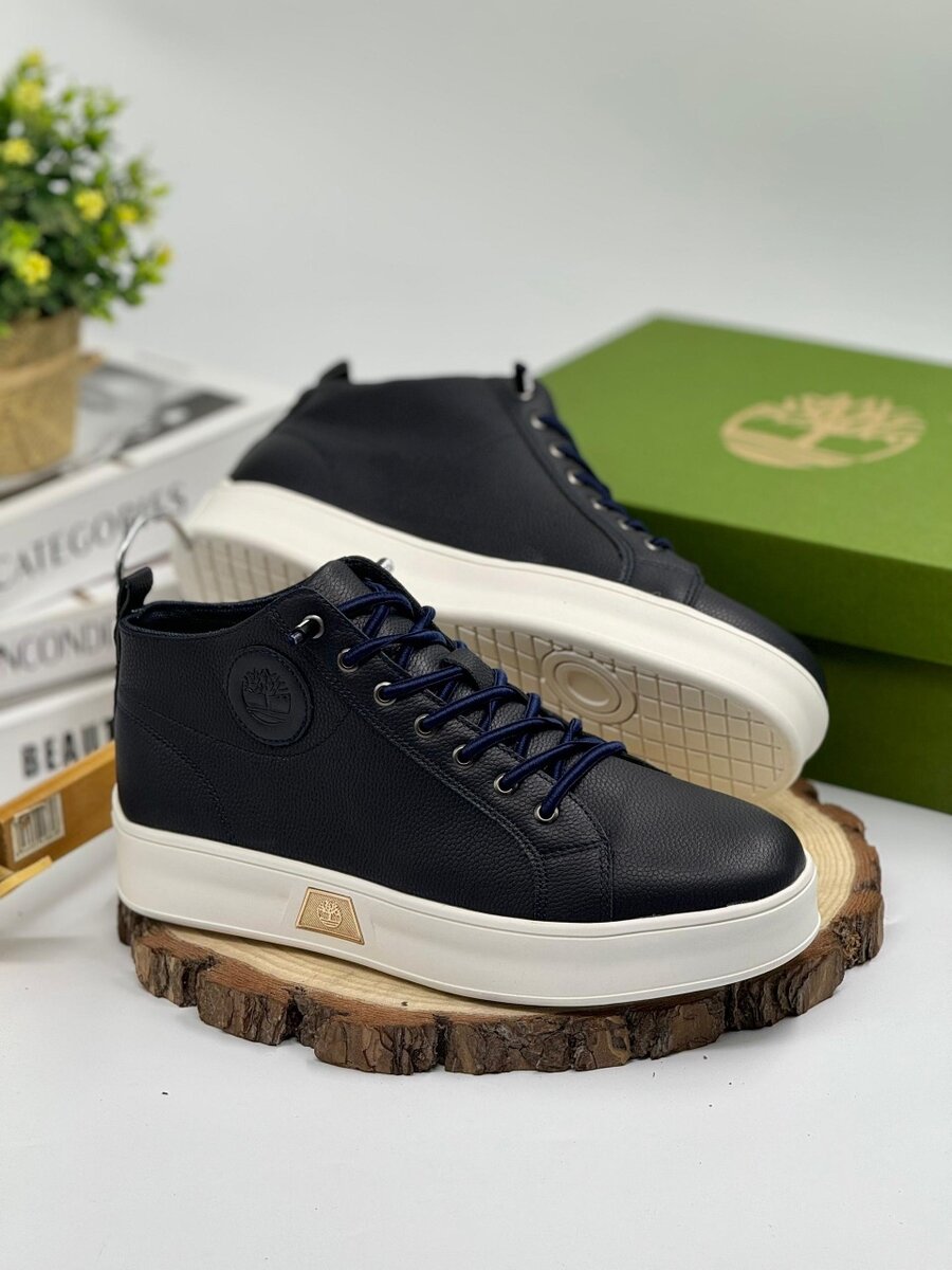 TIMBERLAND BLACK AND WHITE