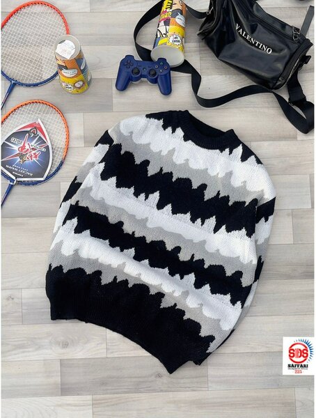 Pull en tricot abstrait