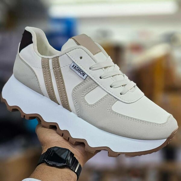 Ladies sneakers Original and boxed