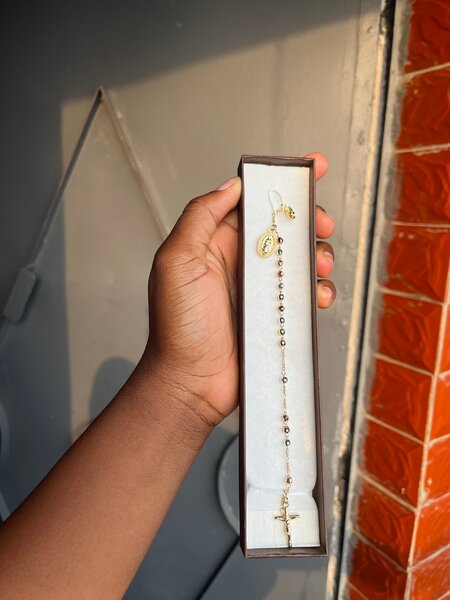 Chapelet en perles dorées