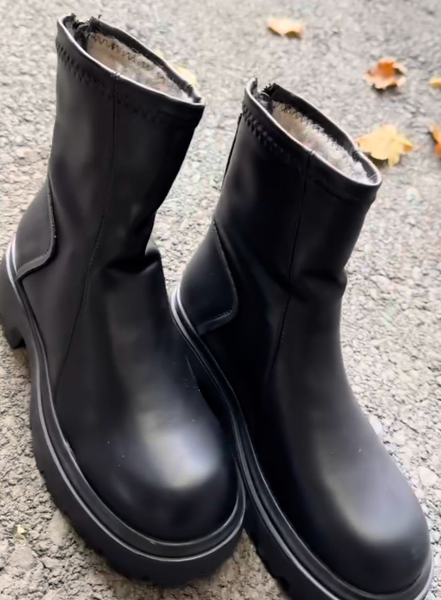 Эти сапоги подойдут как для повседневных образов, так и для особых случаев, легко сочетаются с различными стилями одежды и придают уверенности и элегантности вашему образу.☑️❤️