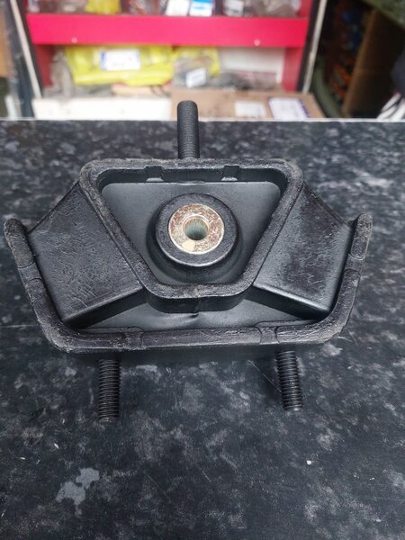 Подушка двигателя