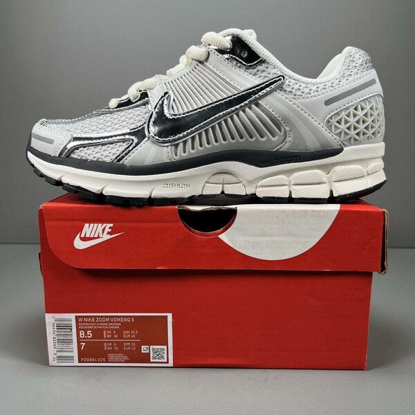 Nike Zoom Vomero 5 Sneakers
