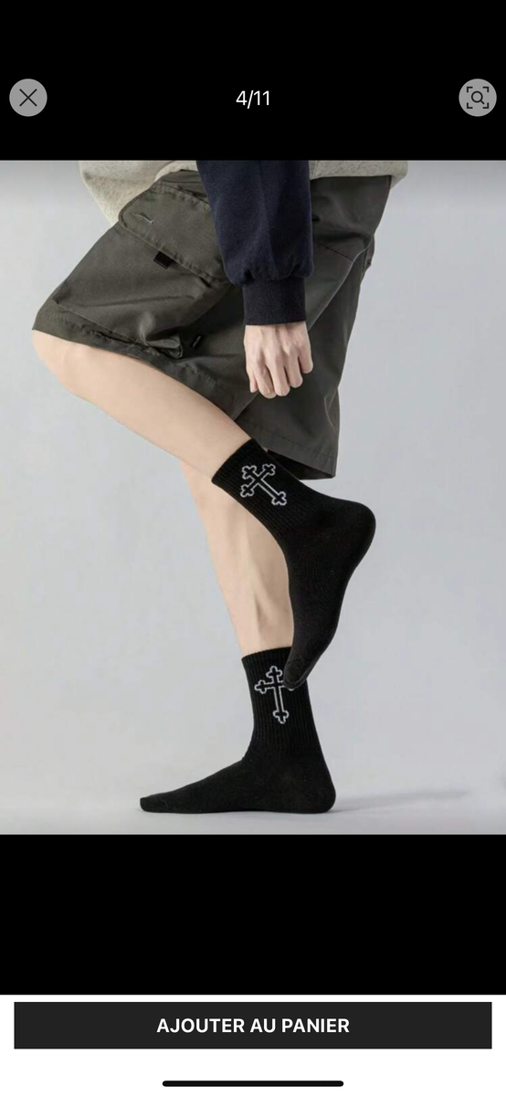 Chaussettes noires et blanches croix