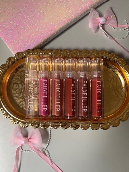 Gloss à lèvres brillant multicolore