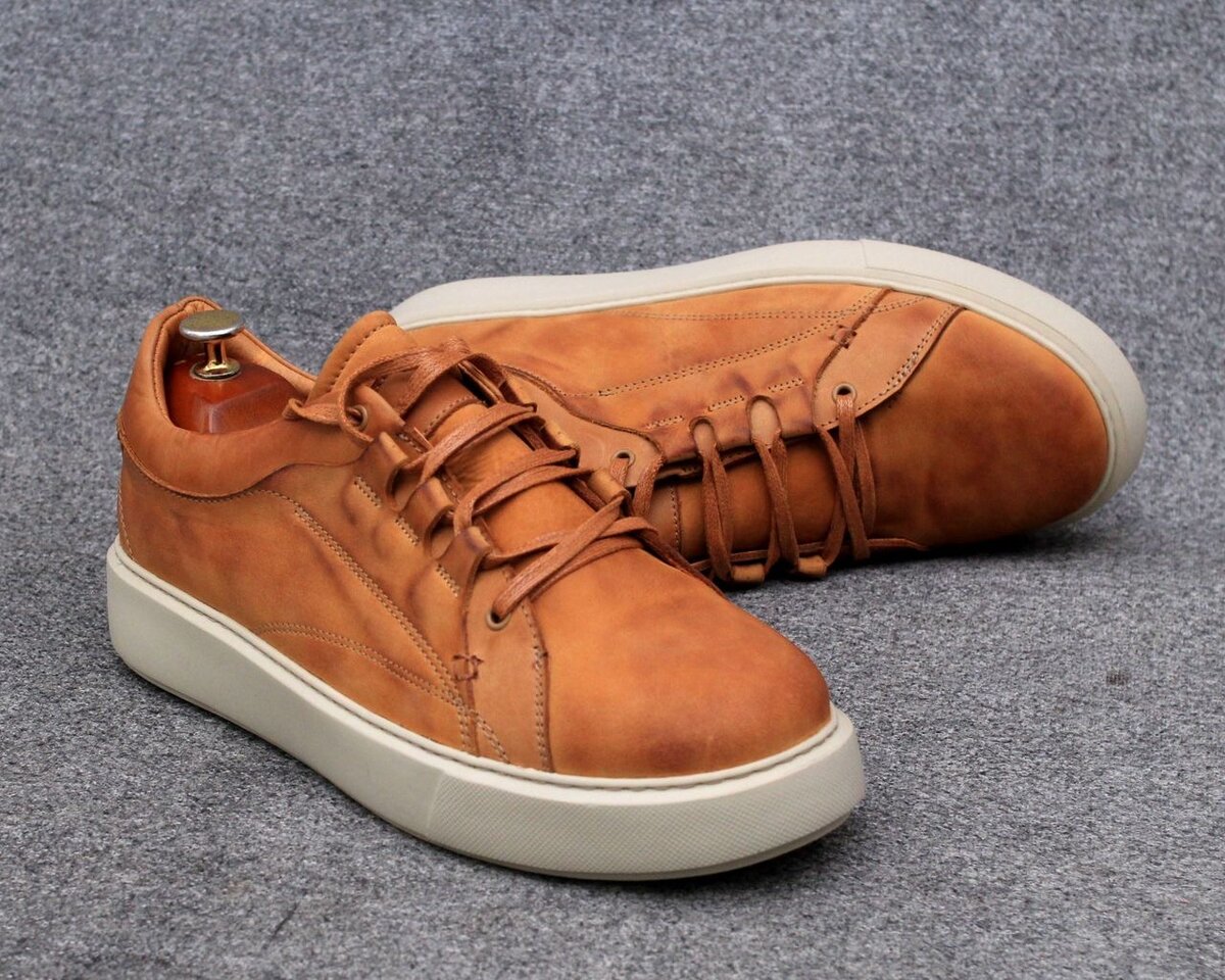 Sneakers en cuir marron chic