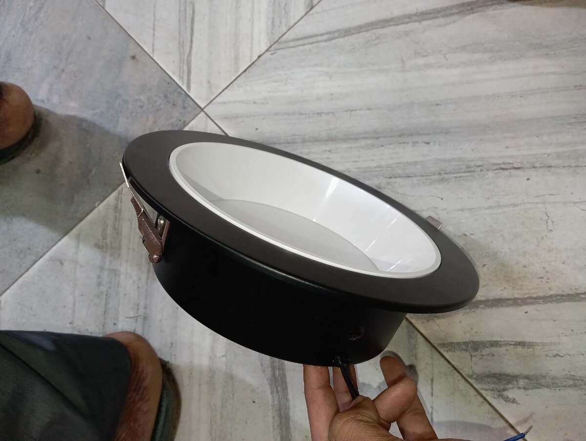 Plafonnier LED encastré réglable