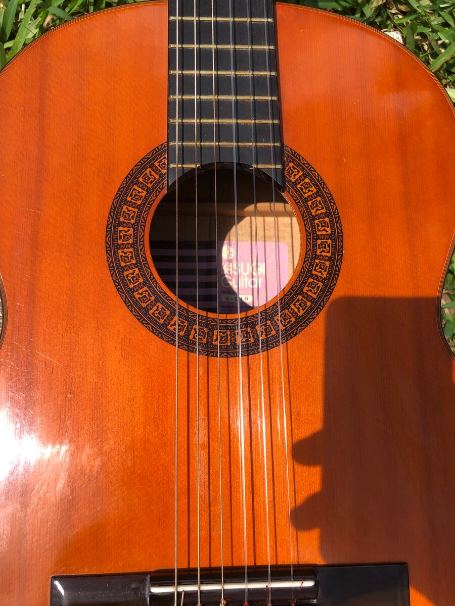 Guitare classique en bois