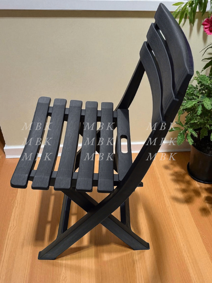 Chaise pliante noire élégante