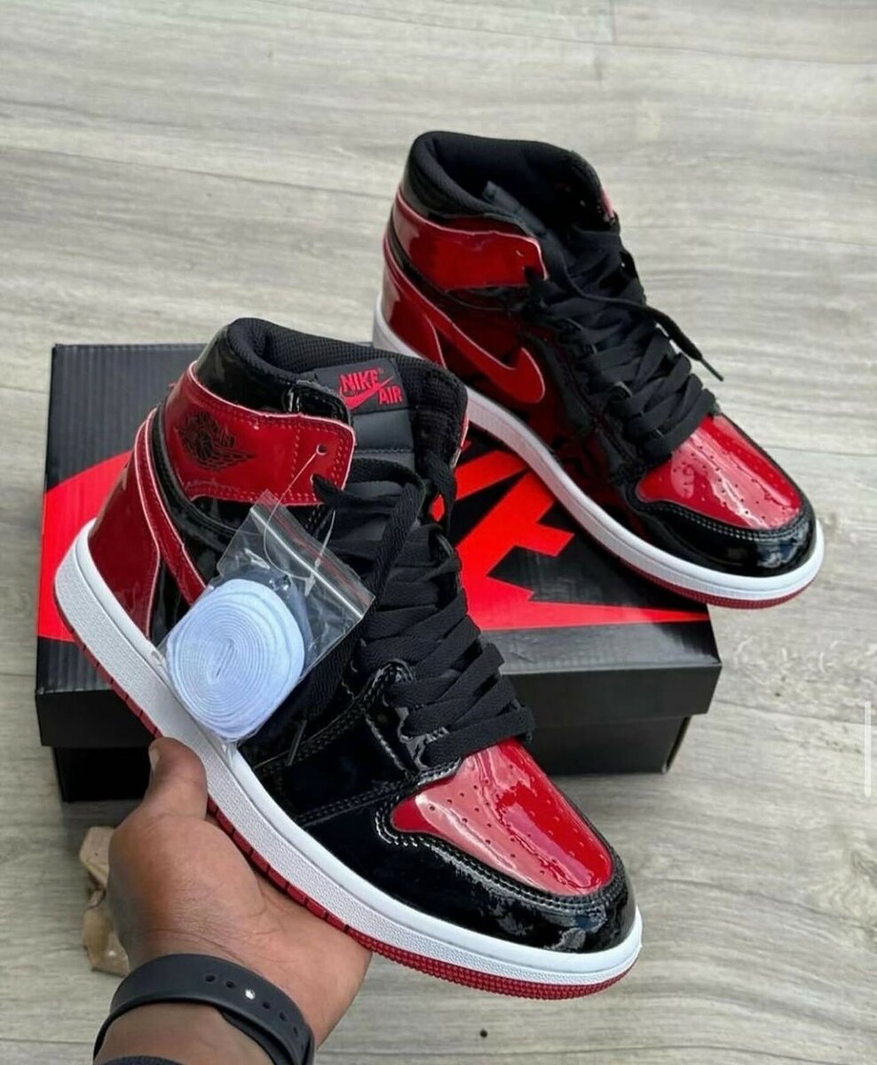 Jordan 1 - Red and Black mirror