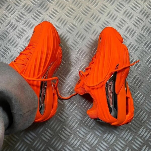 Nike Nocta hot step orange vif