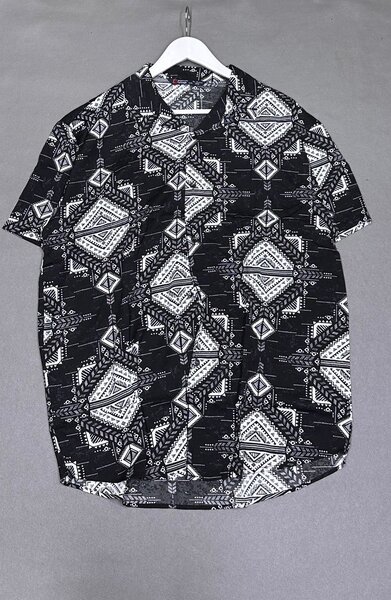 Chemise ethnique noire et blanche