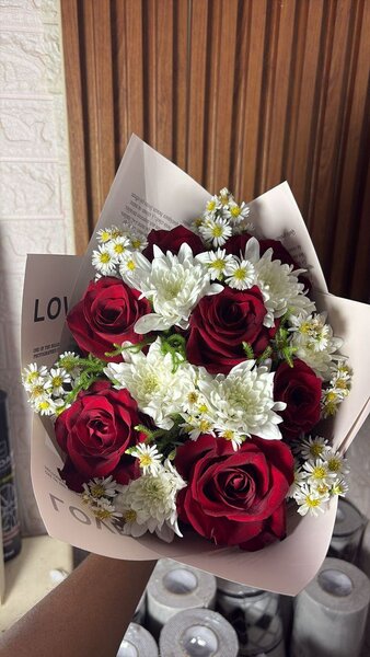 Bouquet de roses rouges et blanches