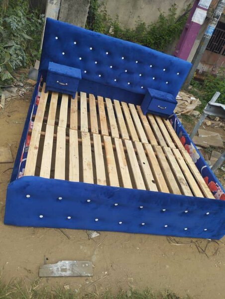 lit 3 place capitonnée