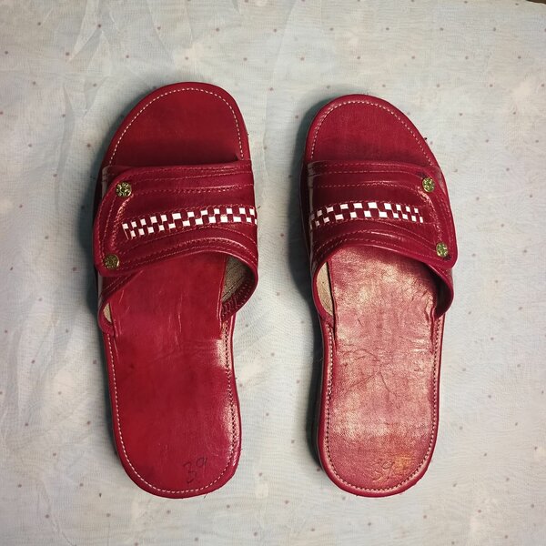 Mules en cuir rouge élégantes