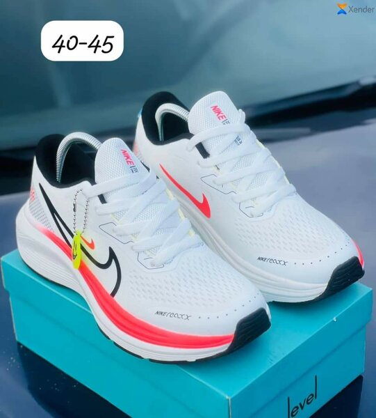 Baskets NIKE Confortable