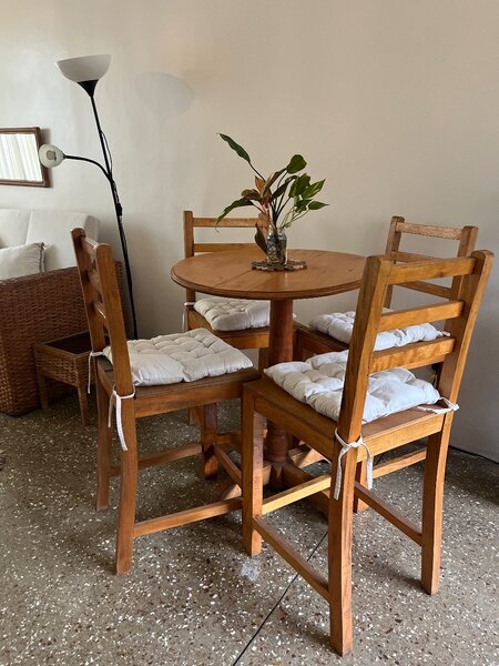4 seater dining table
