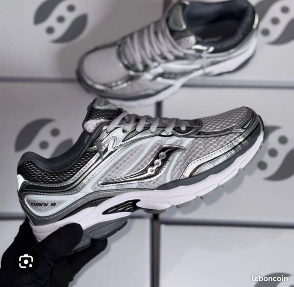 Chaussures de running argentées