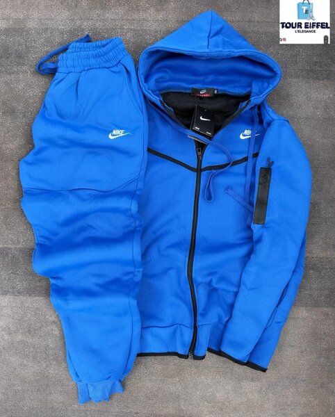 Survêtement sportif bleu Nike