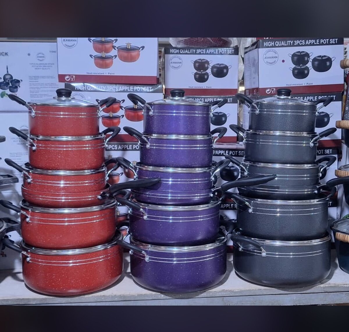 Casserole 5 pièce plus une poêle anti adhésive