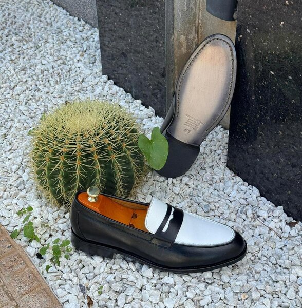 Mocassins élégants noir et blanc