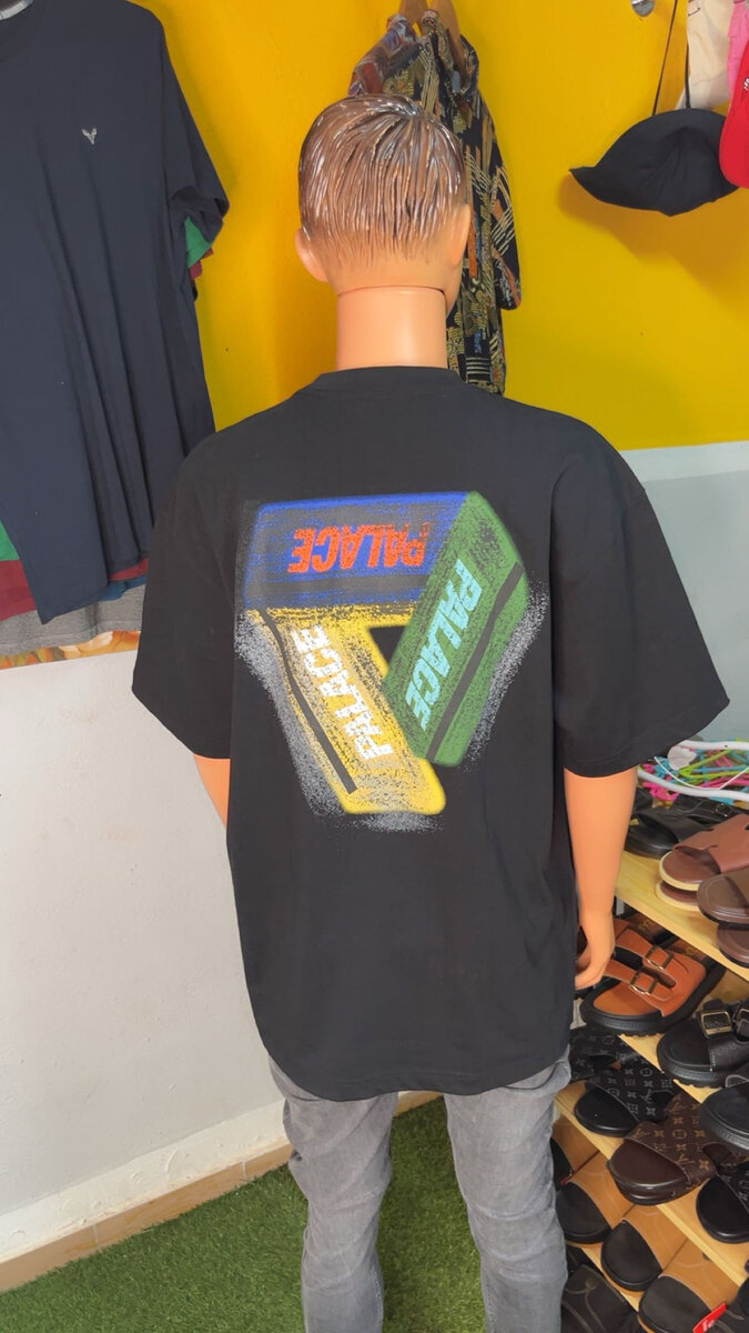 T-shirt noir graphique streetwear