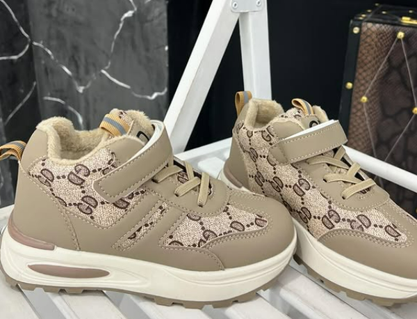 Детские кроссовки с мехом- идеальный выбор для холодного времени года! Благодаря мягкой подкладке из меха. 😻💕