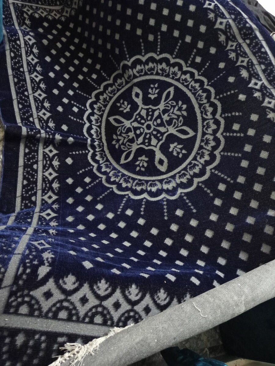 Blue fine quality rug