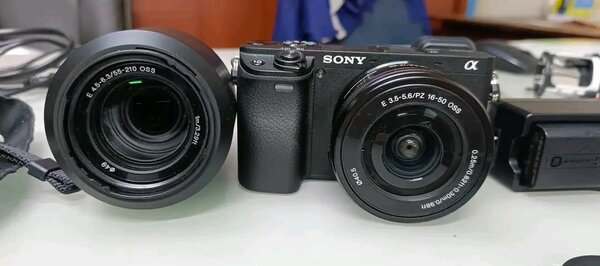 Sony Alpha avec Objectifs Interchangeables