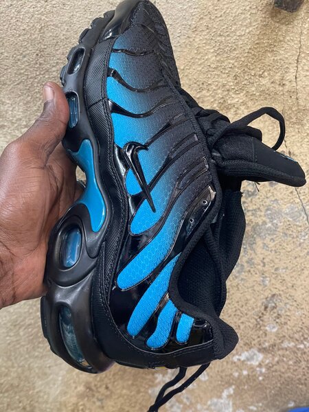 Chaussures de sport bleu et noir